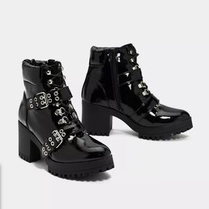 Nasty Gal: Eyelet will survive chunky boot | Size 7